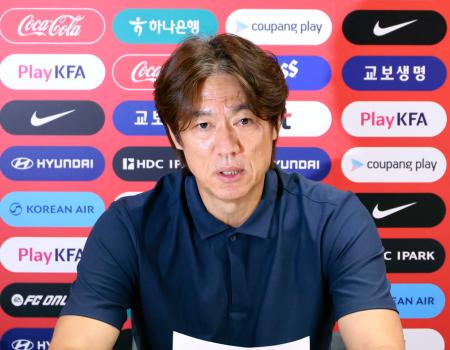 　メキシコで記者会見し、韓国代表監督の辞任を表明する洪明甫氏＝６月２８日（聯合＝共同）