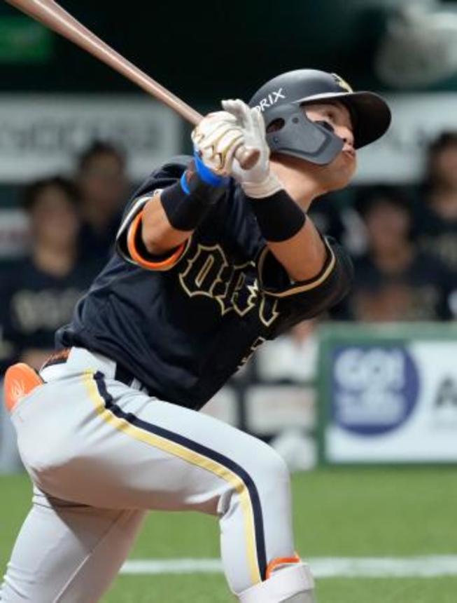 　５回オリックス２死、杉沢が右越えに勝ち越しソロを放つ＝みずほペイペイドーム