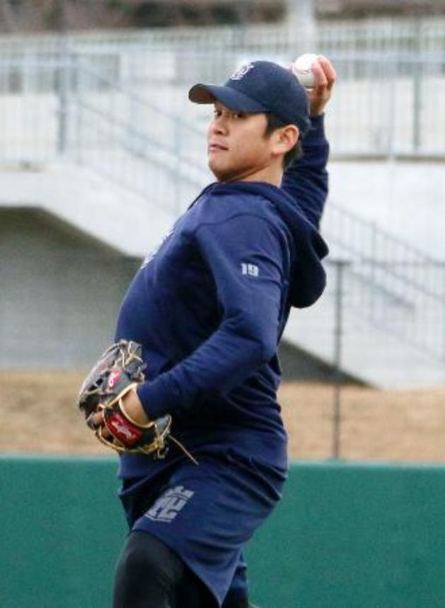 　自主練習を公開したＤｅＮＡの山崎＝川崎市