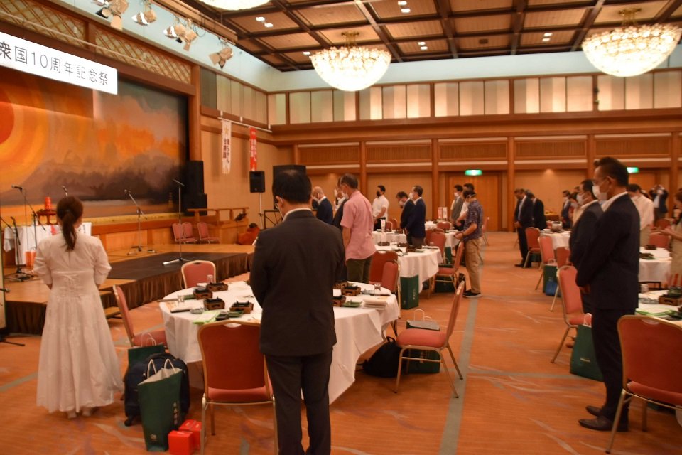鶏への感謝などをささげた鶏ちゃん合衆国１０周年記念祭＝下呂市幸田、水明館