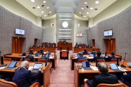 　茨城県常陸大宮市の市議会本会議＝１８日午前