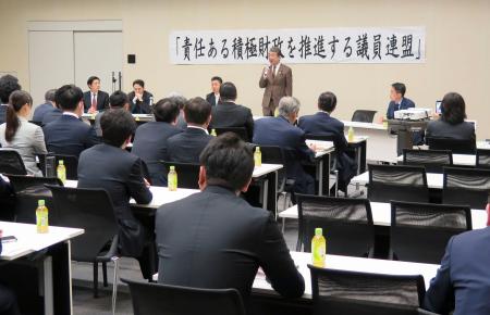 　自民党の「責任ある積極財政を推進する議員連盟」が開いた勉強会＝２６日午後、国会
