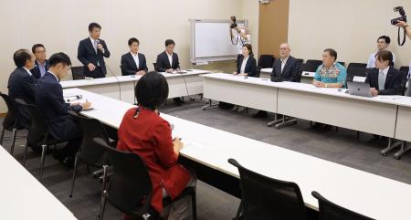 　国会で開かれた野党の政策責任者会議＝４日午後