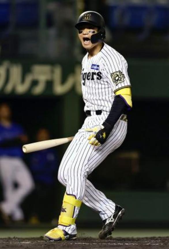 　１１回阪神無死満塁、森下がサヨナラの押し出し四球を選ぶ＝倉敷