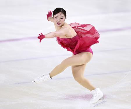 　女子ＳＰ　演技する高木謡＝ＡＬＳＯＫぐんまアイスアリーナ