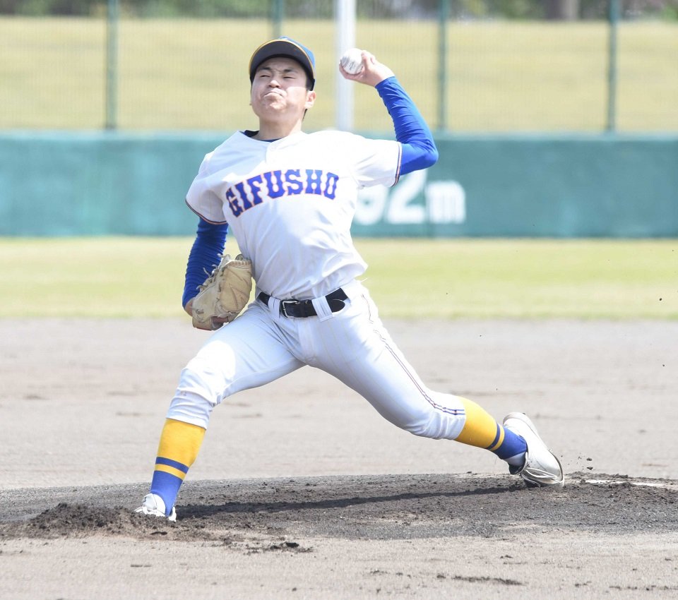 県岐阜商×大垣日大＝力投する県岐阜商の先発今井＝大野レインボー