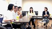 　脚本、演出を手がける石原由理さん（左から４人目）とともに朗読劇の稽古に励む出演者ら＝８月、東京都内