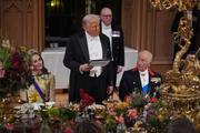 　ロンドン郊外ウィンザー城で開かれた晩さん会であいさつするトランプ米大統領（中央）。右はチャールズ英国王＝９月（ゲッティ＝共同）