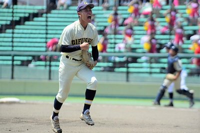 市岐阜商の森=長良川
