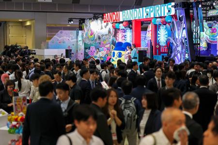 　開幕した「東京おもちゃショー２０２６」＝２７日午前、東京都江東区の東京ビッグサイト