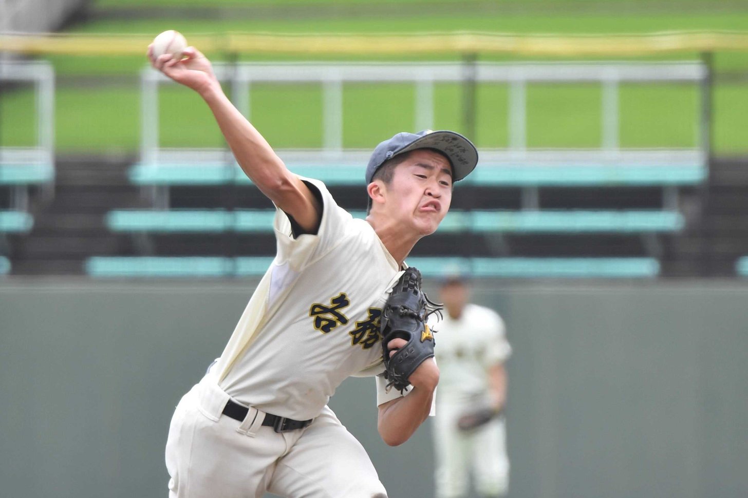 各務原×土岐商＝力投する各務原の先発川瀬＝長良川