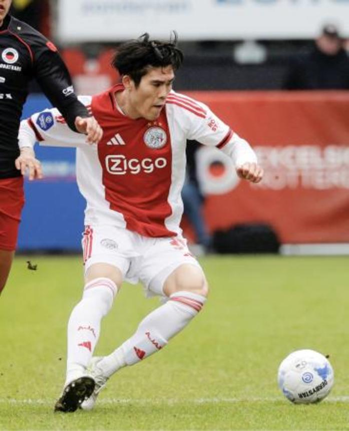 　エクセルシオール戦の後半、加入後初出場を果たしたアヤックスの冨安＝ロッテルダム（共同）