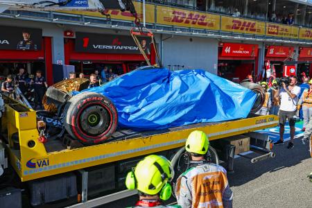 　クラッシュ後、ガレージに戻る角田裕毅の車＝１７日、イモラ（ゲッティ＝共同）