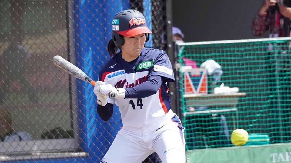 大垣ミナモＳＣ×戸田中央＝３回表大垣ミナモ２死満塁、田立が満塁本塁打を放つ＝宇津木スタジアム