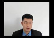 　ビデオ通話で話すニセの警察官（長崎県警提供、顔に画像加工しています）