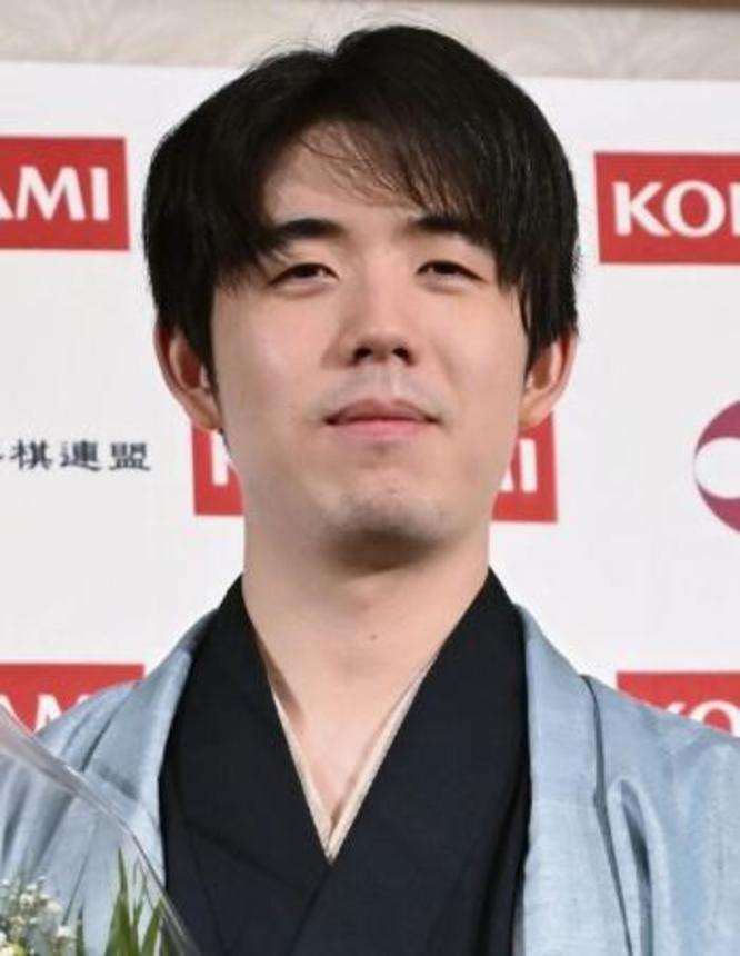 　藤井聡太六冠