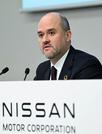 　決算記者会見で説明する日産自動車のイバン・エスピノーサ社長。２年連続の巨額赤字となった＝１３日午後、横浜市