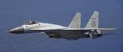 　中国海軍の空母「山東」から発艦し、海上自衛隊のＰ３Ｃ哨戒機の至近距離に接近したＪ１５戦闘機＝８日（防衛省提供）