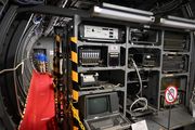 計測装置やコンピューターが多数積み込まれている