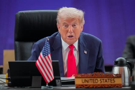 　ＡＳＥＡＮ首脳との会合で演説するトランプ米大統領＝２６日、マレーシア・クアラルンプール（ＡＰ＝共同）
