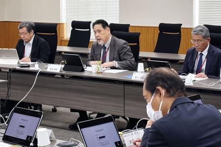　公立中学校の部活動改革に関する国の有識者会議＝２７日、東京都千代田区