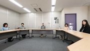 結婚事情についての座談会に出席した皆さん＝岐阜新聞社本社