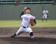 中京×大垣日大＝力投する大垣日大の先発権田