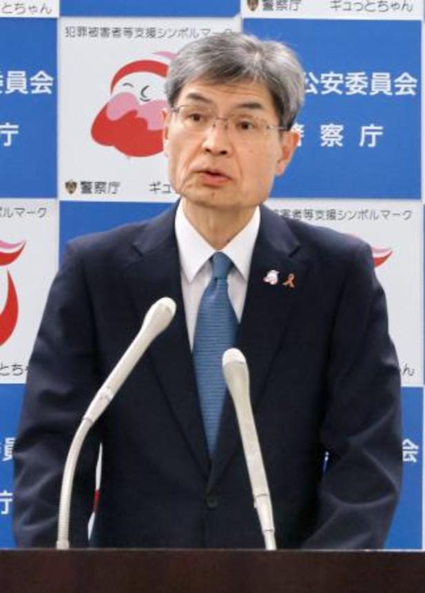 　定例記者会見でクマ対策について述べる警察庁の楠芳伸長官＝６日午前、警察庁