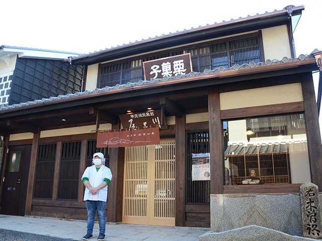 ４日に新装開店する川上屋の新本店＝中津川市本町