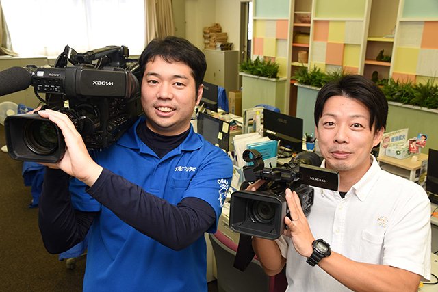日本ケーブルテレビ大賞番組アワードで入賞を果たした河合真司さん（左）と黒木幹大さん＝大垣市中野町、大垣ケーブルテレビ