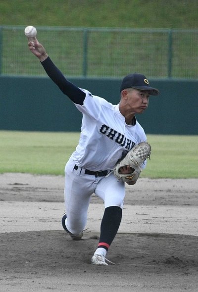 ４回１安打無失点で安定した投球をみせた中京２番手髙井琥太郎