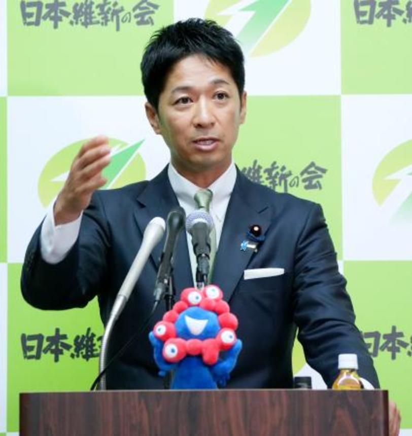 　記者会見する日本維新の会の藤田共同代表＝１９日午後、国会