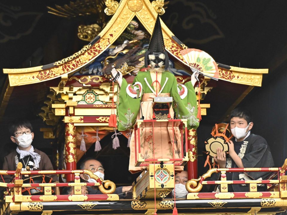 披露された三番叟のからくり＝岐阜県高山市内
