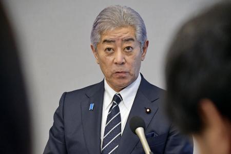 　１日、記者団の取材に応じる岩屋外相＝ワシントン