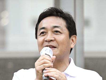 　国民民主党の代表選で街頭演説する玉木雄一郎代表＝８月、札幌市