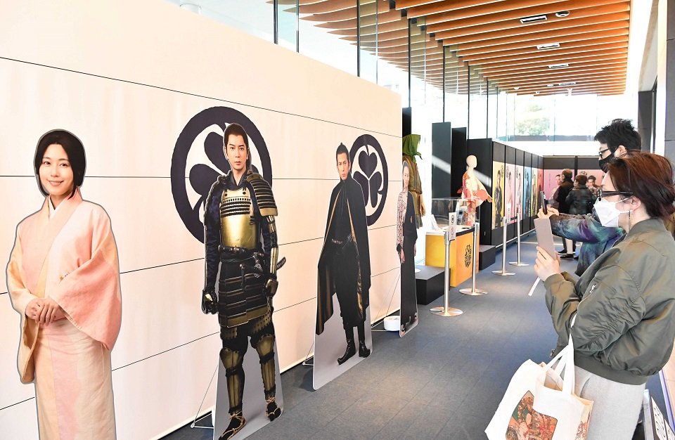 ＮＨＫ大河ドラマ「どうする家康」の出演者の等身大パネルなどが展示されている会場＝不破郡関ケ原町関ケ原、岐阜関ケ原古戦場記念館