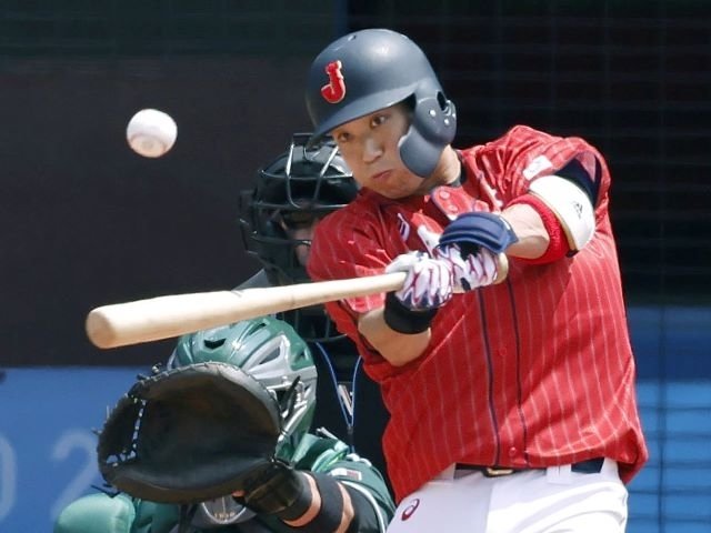 日本―メキシコ　４回、山田が３ランを放つ＝横浜スタジアム