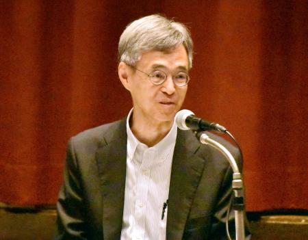 　北海道釧路市で講演する日銀の氷見野良三副総裁＝２日午前