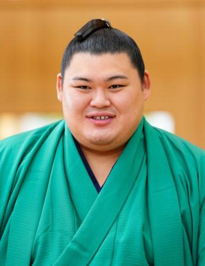 　大相撲夏場所千秋楽から一夜明け、記者会見する大関大の里＝２６日、茨城県阿見町の二所ノ関部屋