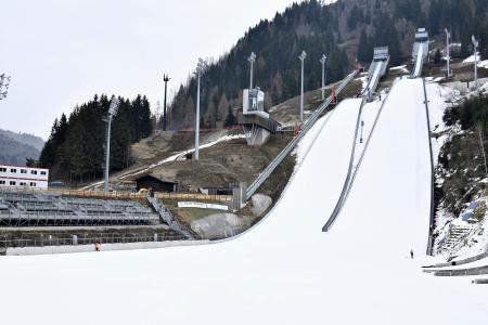 　ミラノ・コルティナ冬季五輪でノルディックスキーのジャンプ競技や開会式が行われるプレダッツォ・ジャンプ競技場＝２０２５年１２月、プレダッツォ（共同）