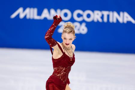 　ミラノ・コルティナ冬季五輪のフィギュアスケート女子ＳＰで演技するアンバー・グレン＝１７日、ミラノ（共同）