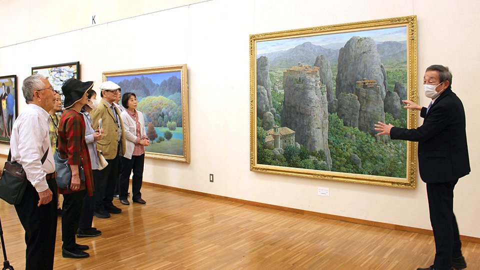 具象の美を追求した大作が並ぶ示現会展岐阜巡回展＝岐阜市宇佐、県美術館