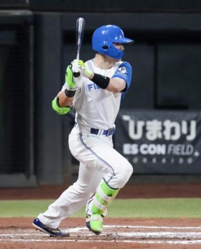 　１０回日本ハム１死三塁、清宮幸が右前にサヨナラ打を放つ＝エスコンフィールド