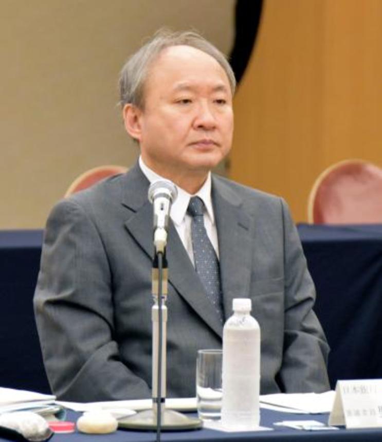 　講演する日銀の野口旭審議委員＝２２日午前、宮崎市