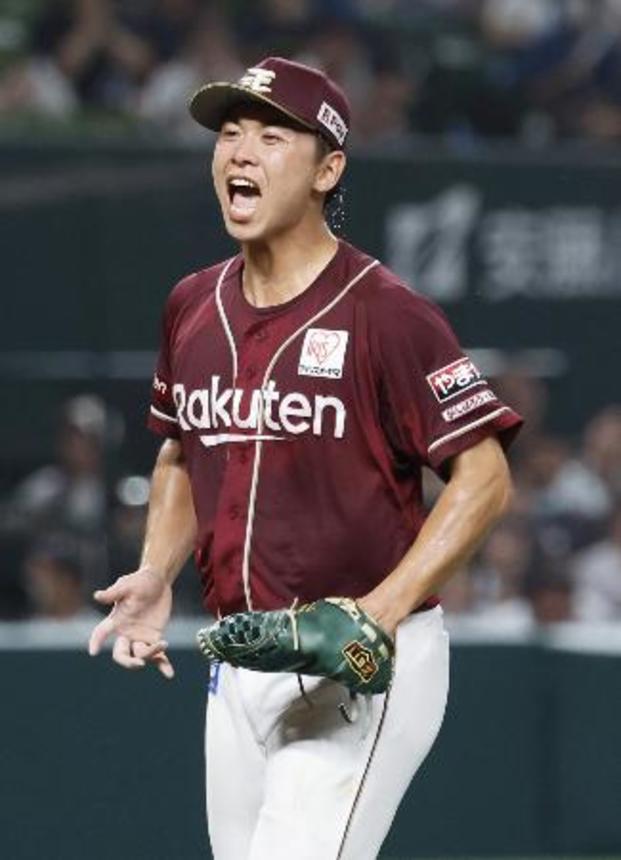 　４回から登板し、２回を無得点に抑えプロ初勝利を挙げた楽天・柴田＝ベルーナドーム