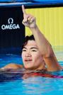 　男子２００メートル個人メドレー決勝のレースを終えた松下知之。１分５６秒０２で優勝し、４００メートルと合わせて２冠を達成した＝アーバイン（共同）