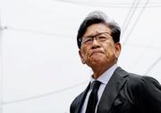 　長嶋茂雄さんの自宅を弔問に訪れ、取材に応じる栗山英樹さん＝６日午前