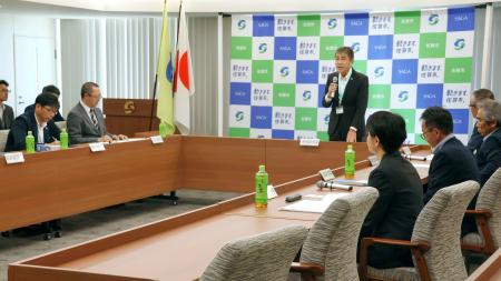 　佐賀市役所で開かれたオスプレイ佐賀配備計画を巡る協議会の初会合＝３日午前