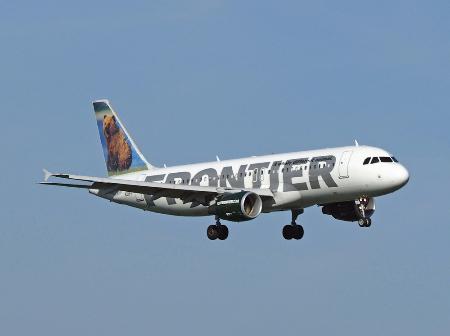 　フロンティア航空の旅客機＝米バージニア州（共同）