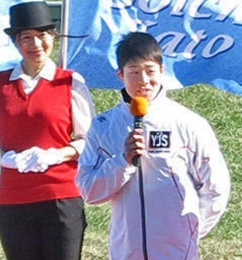 中山での出場騎手紹介式で、西日本地区の地方騎手を代表してあいさつする渡辺騎手